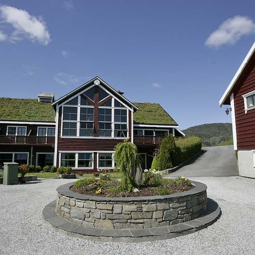 Bjørnefjorden Gjestetun har plan om å utvida frå 37 til 87 rom. (Foto: KVB)