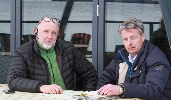 Gustav Bahus og Terje Søviknes foreslår at kommunen skrinlegg den nye planen og tar i bruk den gjeldande frå 2012. (Foto: Kjetil Vasby Bruarøy)