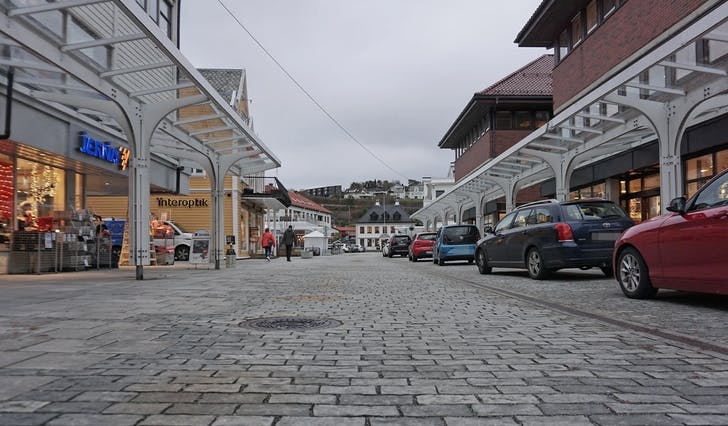 Framleis 30 minutt parkering og einvegskøyring i denne delen av gata Øyro er eitt av punkta. (Foto: Kjetil Vasby Bruarøy)