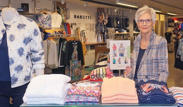 Elisabeth Jansen vil pensjonera seg. Snart kjem butikken hennar for sal. (Foto: Kjetil Vasby Bruarøy)