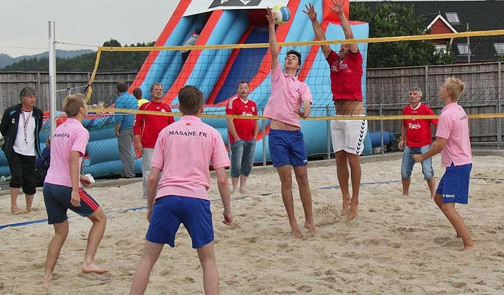 Cupen auka frå 35 til 70 lag med fotball og volleyball. (Foto: Kari Marie Austevoll Lyssand)