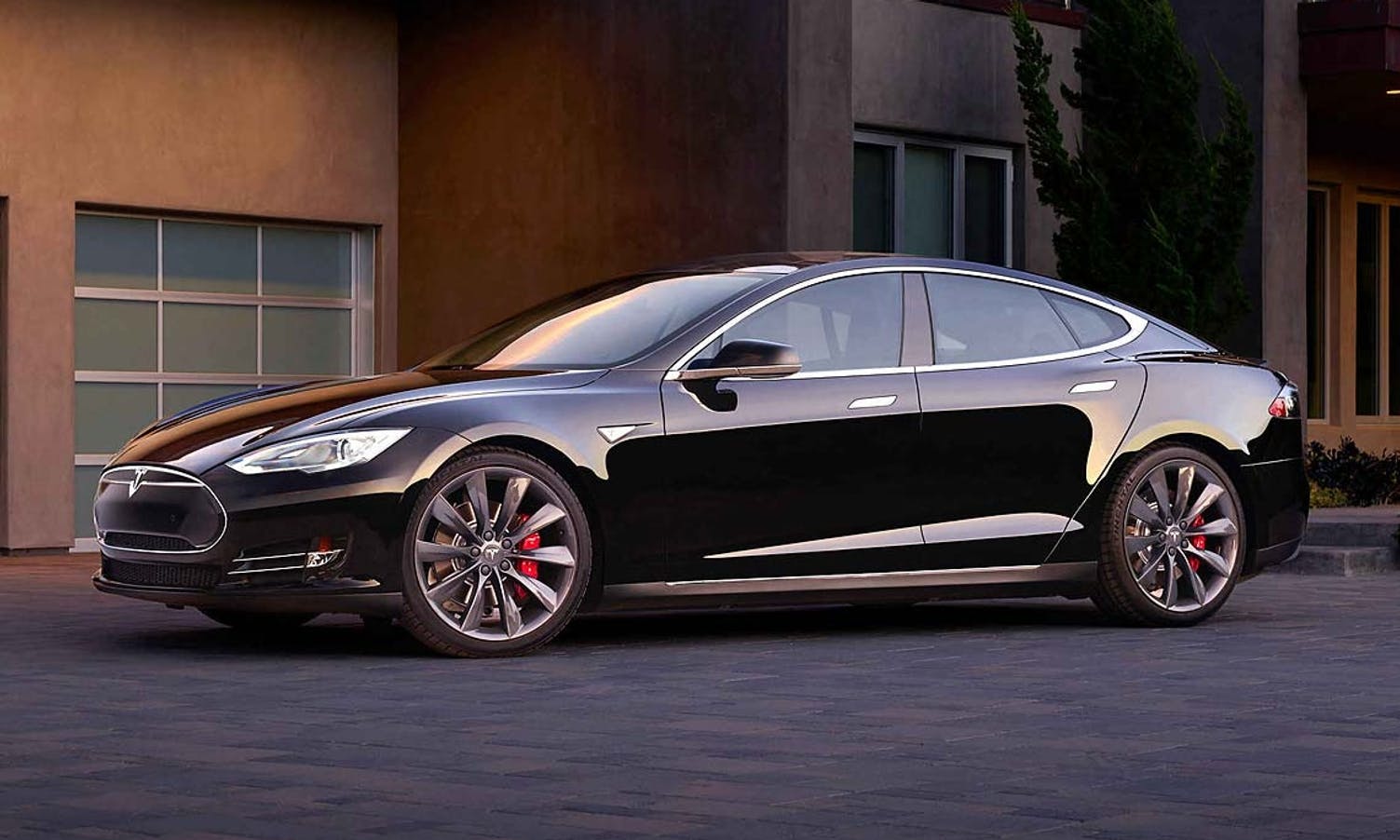 Ein Tesla S-modell er premie til den som klarar hole in one sundag