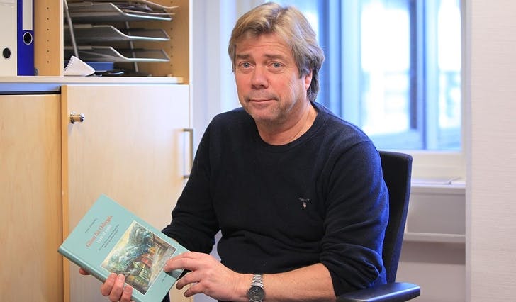Fagsjef for skule og barnehage, Per Olav Sørås, liker boka og lærarkapittelet til Lars Skorpen. (Foto: Kjetil Vasby Bruarøy)