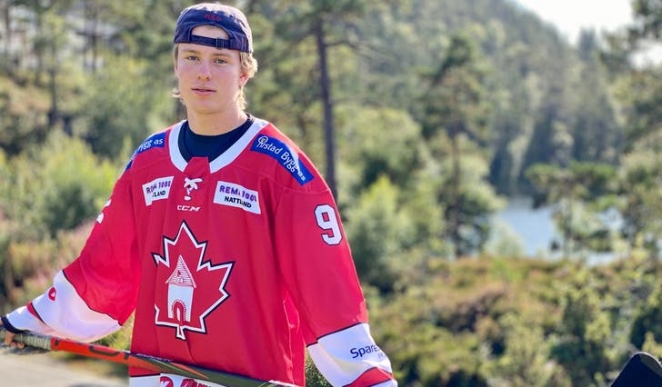 Simen Tømmernes Klakegg er teken ut på landslagssamling i ishockey for U16-landslaget. (Foto: Ørjan Håland)