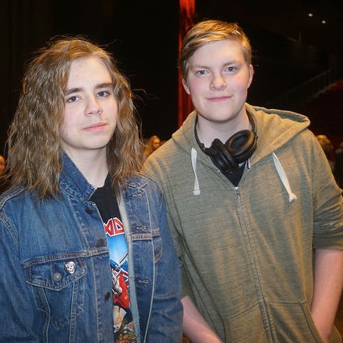 Benjamin Nikolai Eliassen (gitar) og Marius Sirevåg Magnussen (piano) spelte for publikum for første gong. (Foto: KVB)