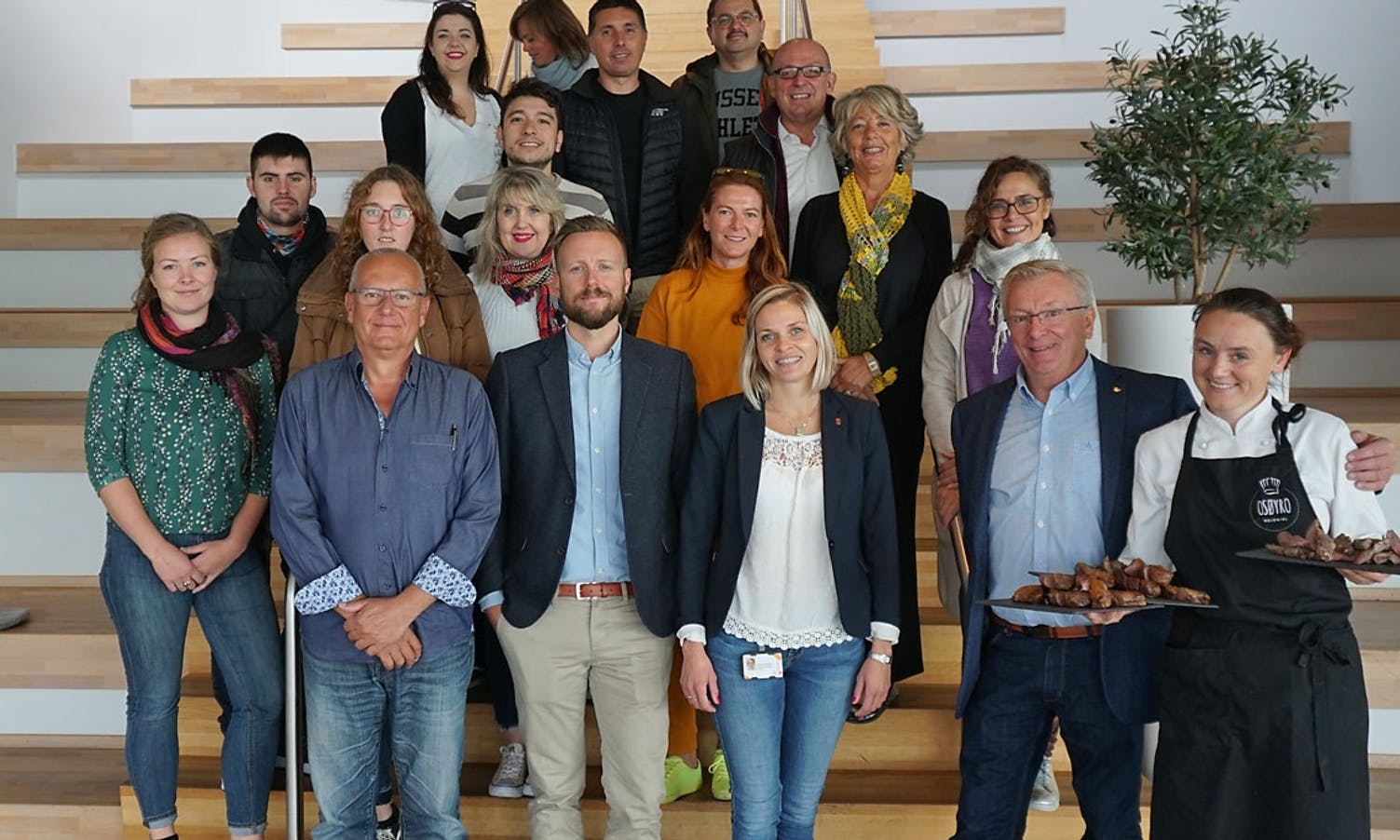 I september 2018 hadde Os og Bjørnafjorden Matkultur besøk frå 13 representantar for UNESCO City of Gastronomy. Silja DøsenMoberg førebudde maten. (Foto: KOG)