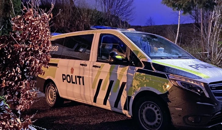 Fleire patruljar rykte ut til adressa torsdag ettermiddag. (Foto: Ørjan Håland)