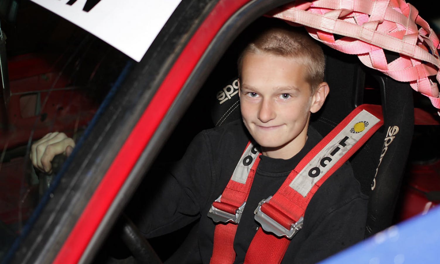 Kristian (14) debuterer i bilcross