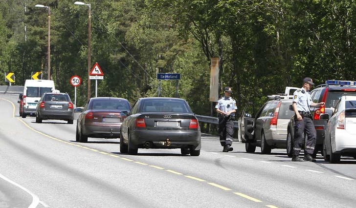 Politiet sjekka i går trafikken til og frå Os på E39 i Hjellemarka. (Arkivfoto: KVB)