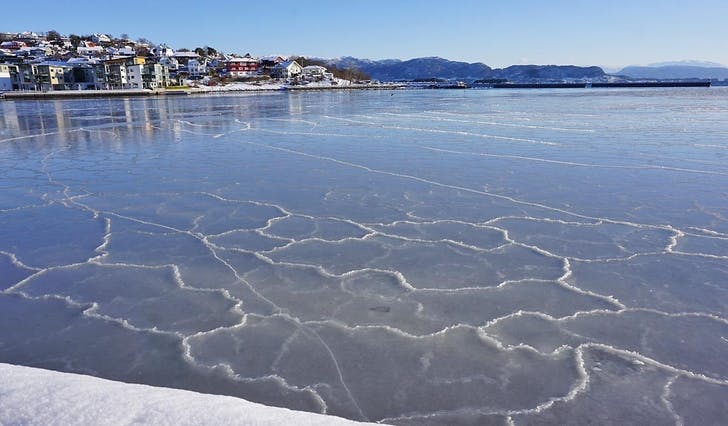 Os hamn fredag. Frosten held fram i ei veke til. (Foto: Kjetil Vasby Bruarøy)
