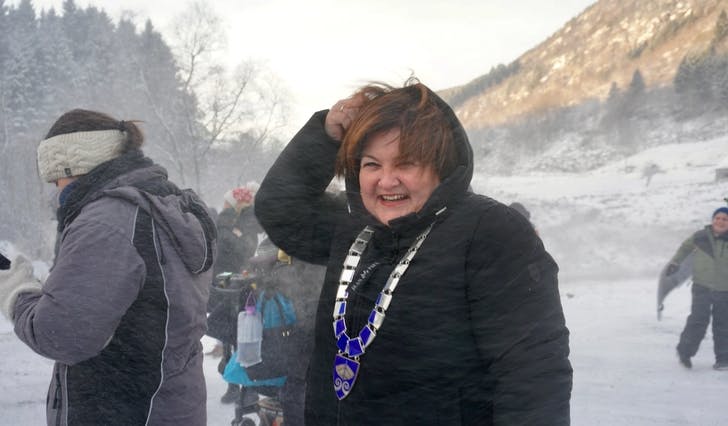 STORM: Ordførar Trine Lindborg lo godt då snøstormen inntrefte. (Foto: Eirin Eriksen Horvei) 