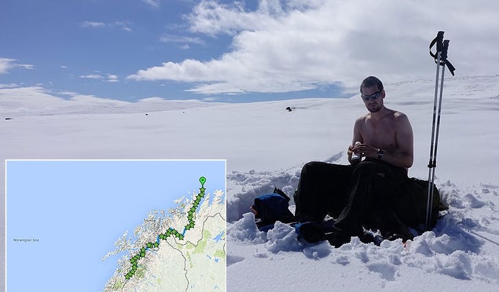 Gutane har på det meste gått til hoftene i snø, men er no i låglandet i Nordland. Her sit Jon og nyter sola.