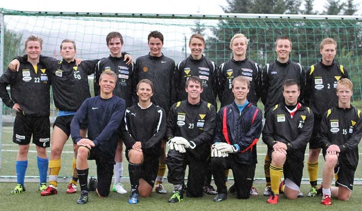 Os sin juniortropp i Norway Cup 2012. (Foto: Kjetil Vasby Bruarøy)