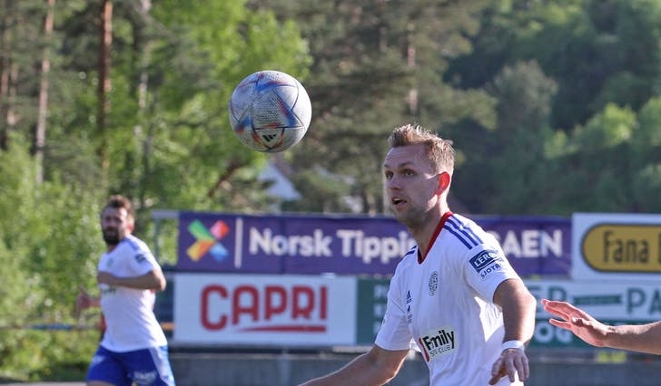 Kaptein Tobias Alme skåra Lysekloster sitt einaste mål i kampen. (Bilde frå NM-runden mot Sogndal, foto: Kjetil Vasby Bruarøy)