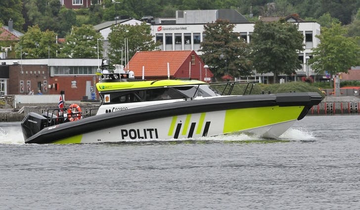 Den nye politibåten i Os hamn, her under ein aksjon tidlegare i august. (Foto: Kjetil Vasby Bruarøy)