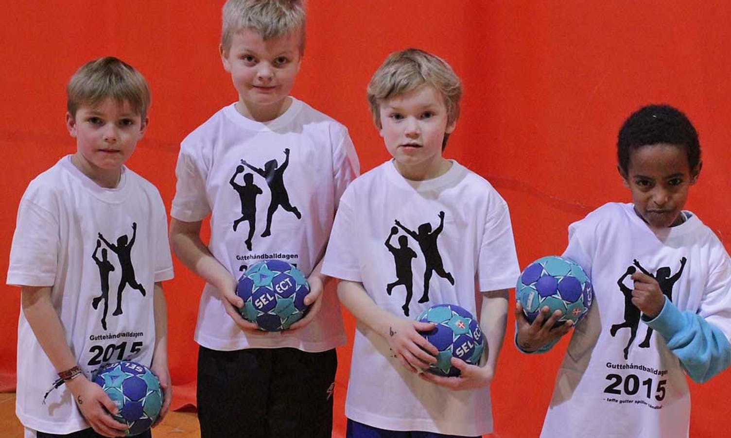 Tre av desse fire nykomarane, Sebastian, Nikolai, Mads og Lars, ønskjer no å byrja med handball. (Foto: Kjetil Vasby Bruarøy)