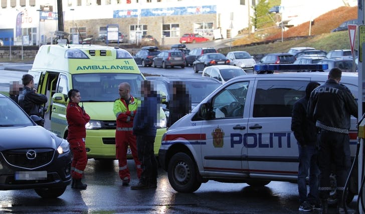 Politi og ambulanse rykte ut på meldinga om påkøyrselen (foto: Kjetil Vasby Bruarøy)