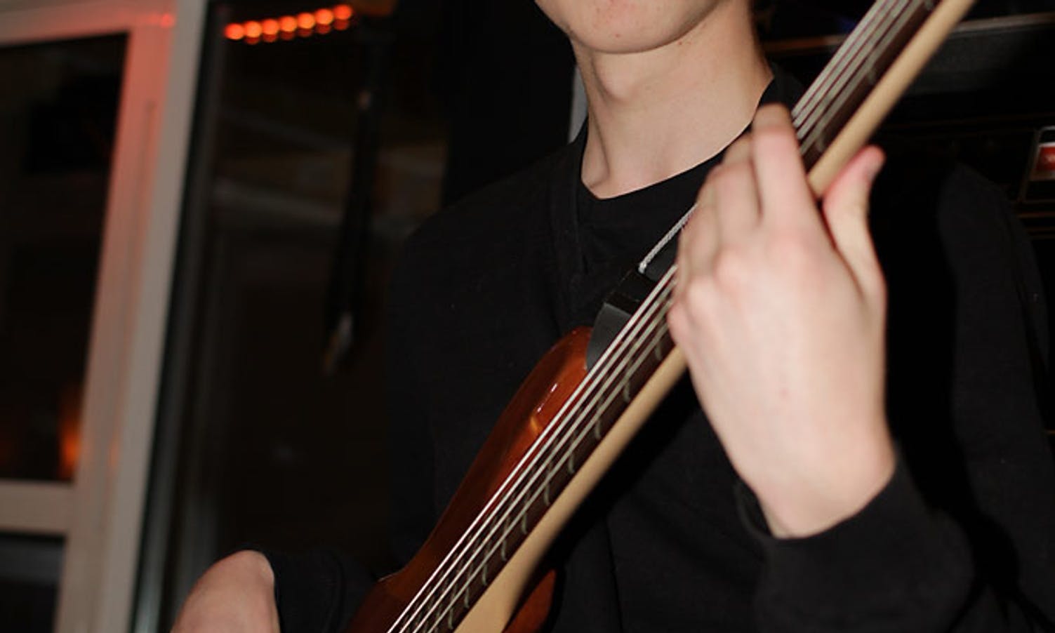 Jone Finne Kuven på bass. (Foto: Kjetil Vasby Bruarøy)