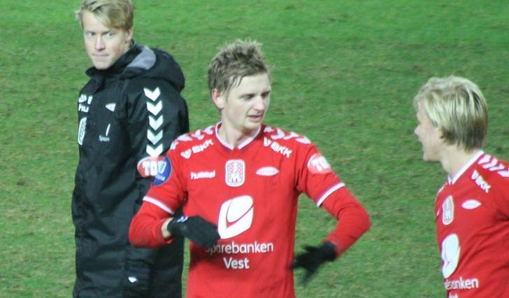 Det blei ikkje Tippeliga-debut for Simen i Brann. No står 1. divisjon med Åsane i fare for å ryka. (Foto: Kjetil Vasby Bruarøy)
