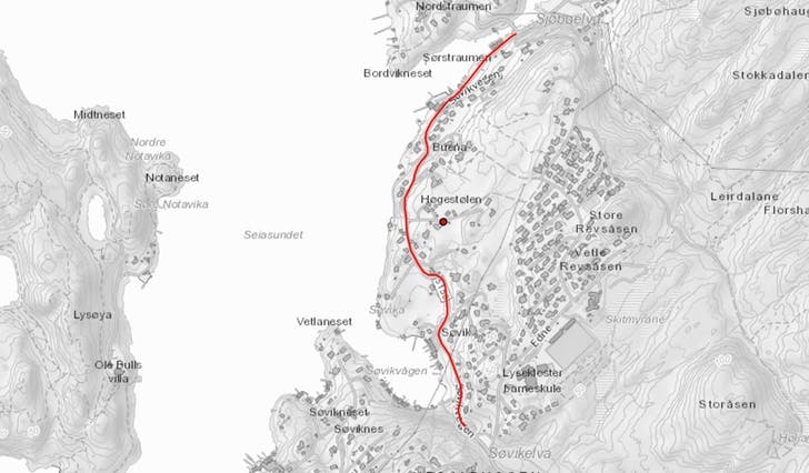Det lengste strekket på Os-sida av kommunen er 1256 meter forbi Søvikvågen. (Kart: Vestland fylke)