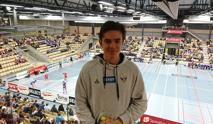 Samson Bjørke Kallestad (18) skåra sitt første mål i eliteserien for FyllingenBergen i Sotra Arena søndag ettermiddag (foto: Andris Hamre)