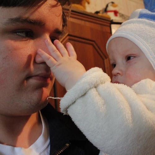Sterkt møte med eitt år gamle Gabriel som er blind (privat foto)