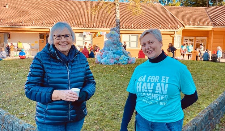 Tidlegare og noverande rektor ved Strøno barneskule, Anne Karin Lepsøy og Ann-Irene Hellesen Brunvoll. (Foto: Ørjan Håland)