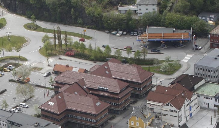 Os kommune er interessert i tomta Statoil ligg på (øvst i bildet). (Foto: Kjetil Vasby Bruarøy)