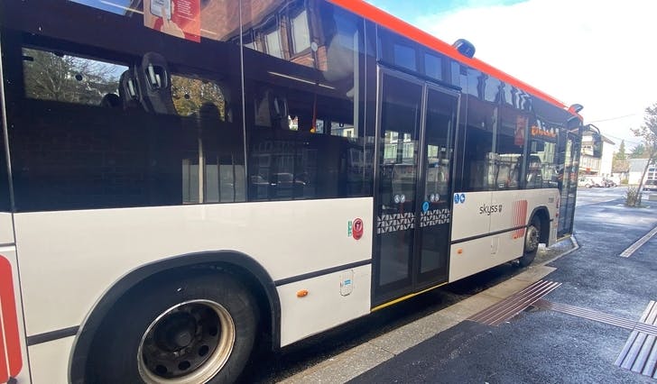 Spleiselag skal gi 47 nye bussjåførar i Vestland