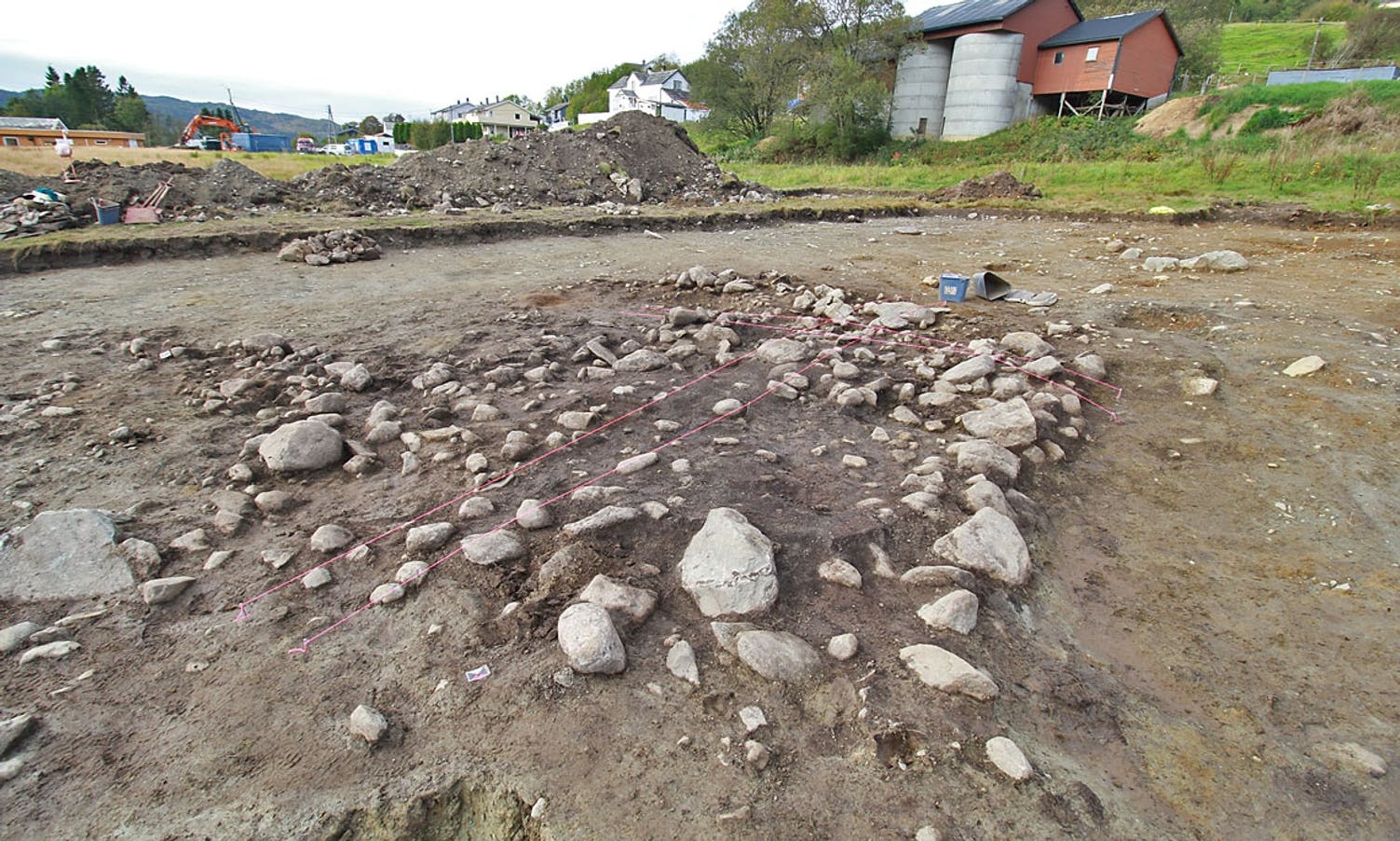 Denne formasjonen vil arkeologane sjå nærare på. (Foto: KOG)