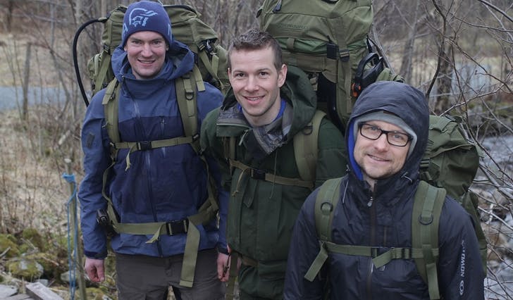F.v.: Jon Espevik, Trygve Berentzen og Patrik Søreide trente i fjella i Os påskeaftan. I mai reiser dei til Nordkapp for å gå til Lindesnes. (Foto: Kjetil Vasby Bruarøy)