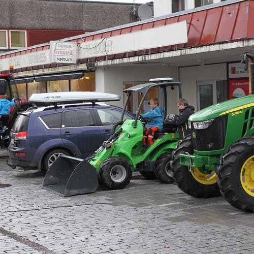 Populære traktorar i Landboden (foto: AH)