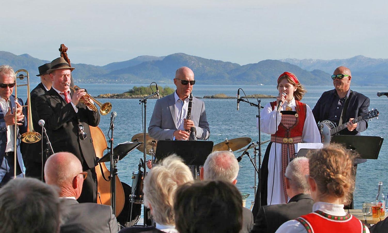 Geir Mildestvedt (midten med klarinetten 17. mai 2019. (Foto: Kjetil Osablod Grønvigh)