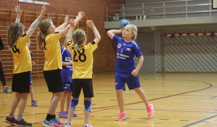 Tradisjonen tru blir det handballskule i Oshallen også denne haustferien (foto: AH)