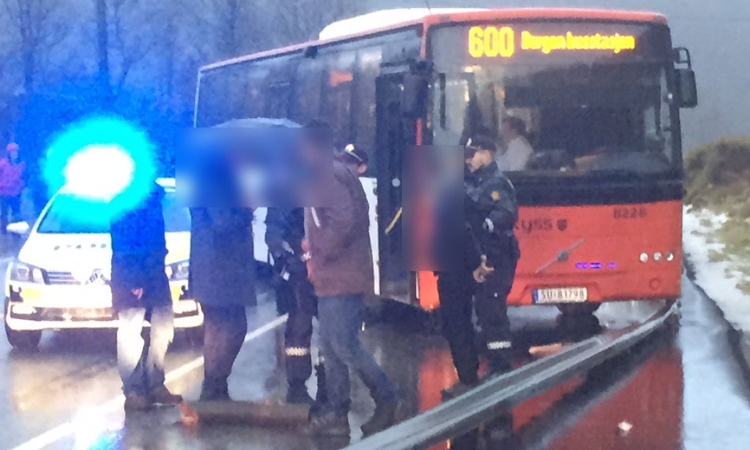 Bussjåfør blei angripe - hamna i autovernet