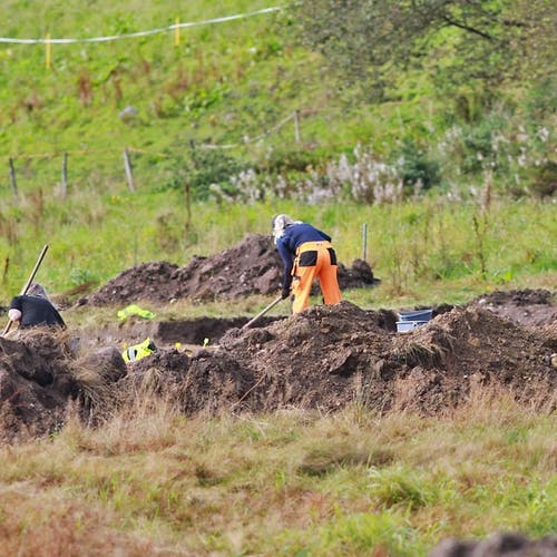 Seks arkeologar skal grava i seks veker på Hjelle. (Foto: KOG)