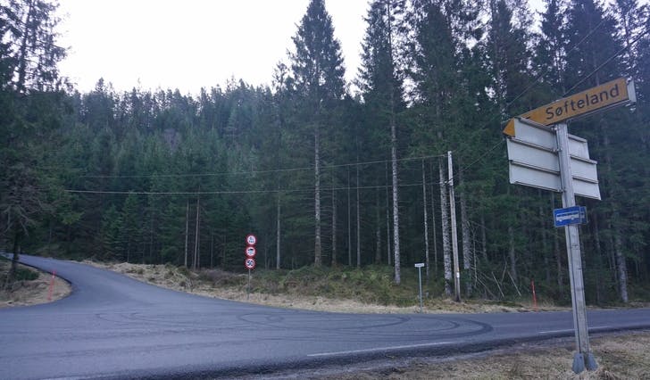 Fleire valte Langedalen som omkøyring etter at Fanafjellsveien i går stengte for seks veker fram. (Foto: Kjetil Vasby Bruarøy)