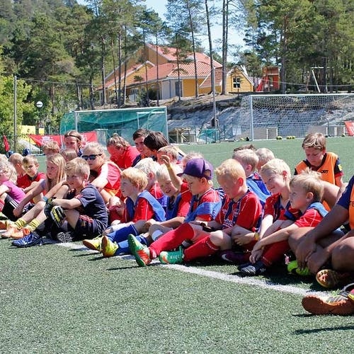 Fotballskule på Søre Neset (foto: Andris Hamre)