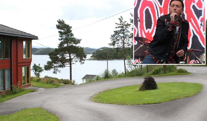 Torkjell «Toschie» Rød og Audrey Horne speler inn musikkvideo på Askviknes laurdag. (Foto: Kjetil Vasby Bruarøy)