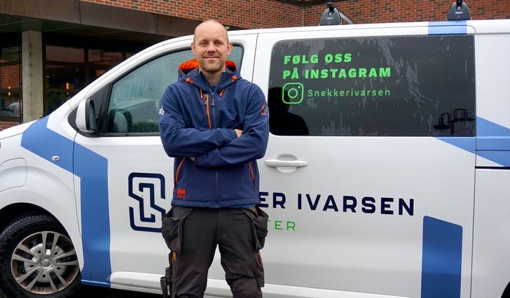 INFLUENSAR: Instagram har blitt ein del av jobbkvardagen til tømrar Øystein Ivarsen. Foto: Eirin Eriksen Horvei.