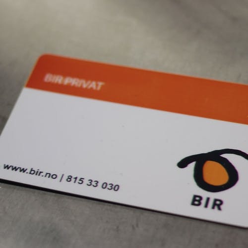 Frå i dag treng du kundekort for å kasta spesialavfall hos BIR Kolskogen.  (Foto: Kjetil Vasby Bruarøy)