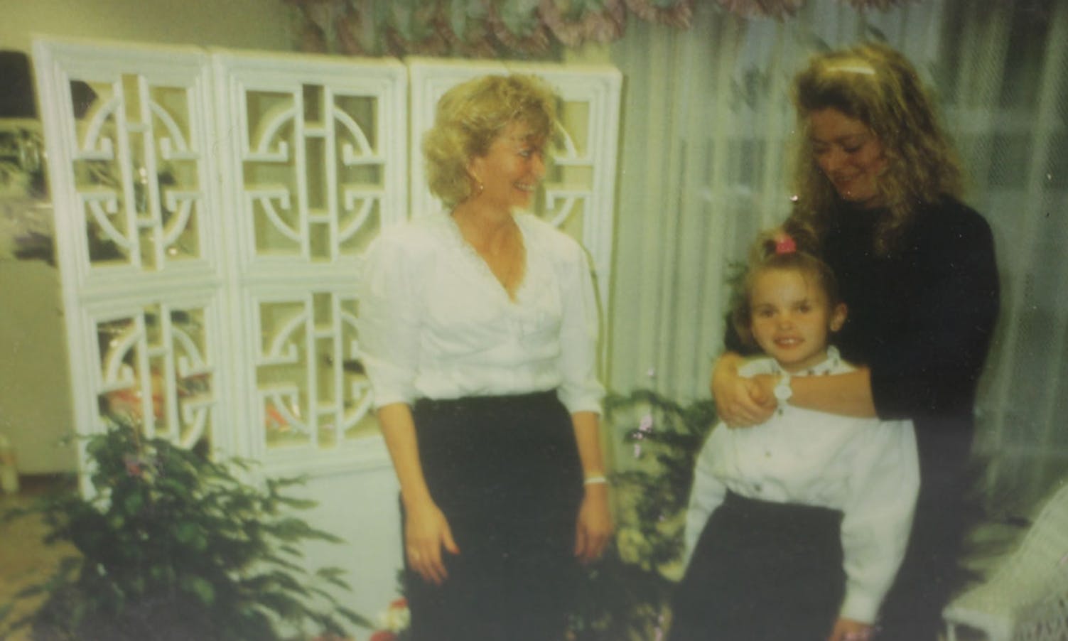 Marie var 9 år då tanta og kusina Signy og Guri i 1989 opna Syrin Frisørsalong.