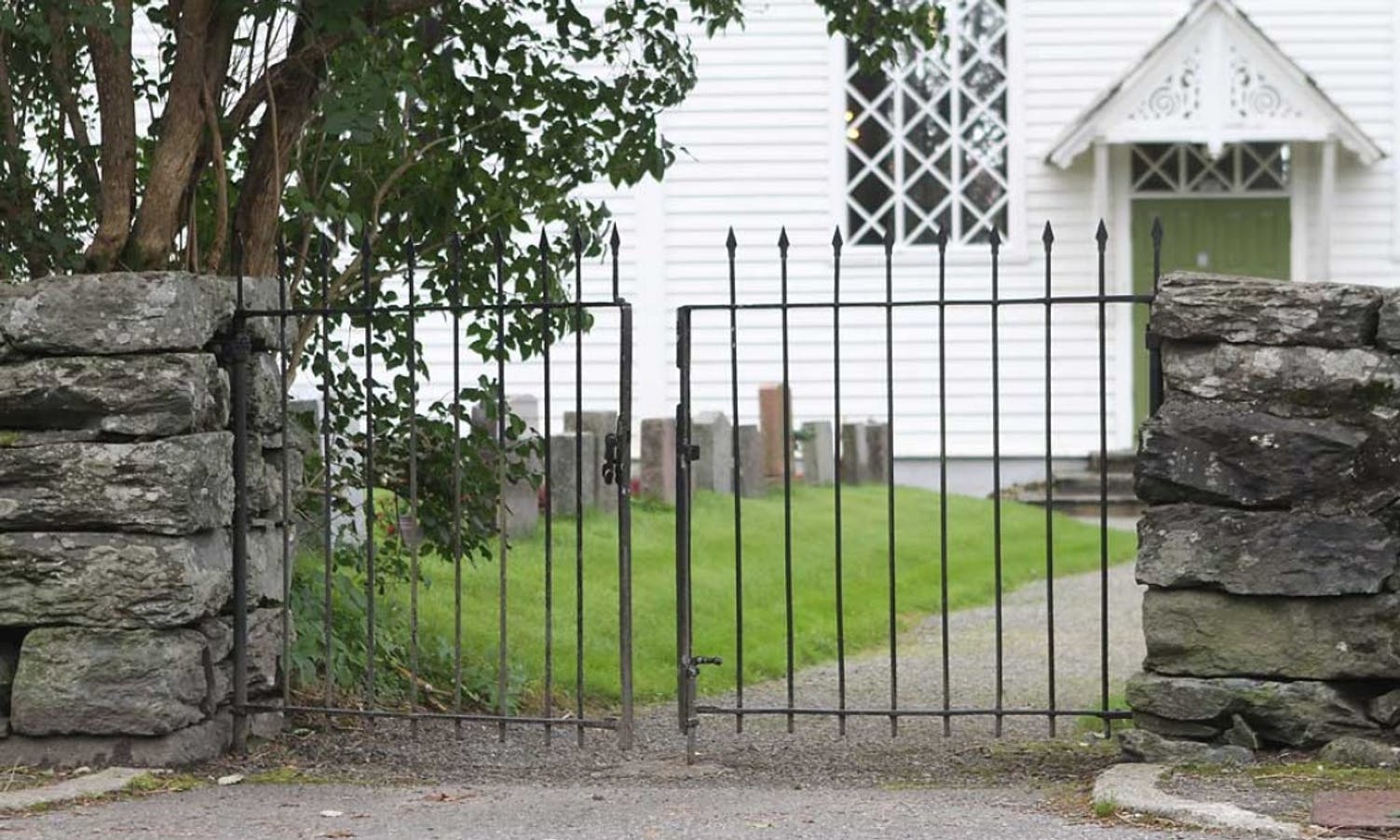 Innfører grense under gravferd: – Håper vi slepp å avvisa folk i kyrkjedøra
