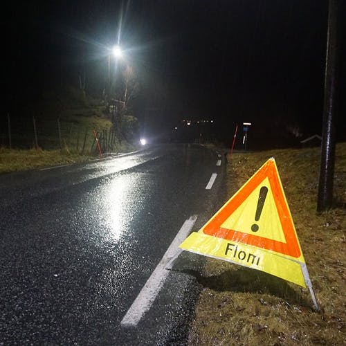 Vegen er merkt med fareskilt. (Foto: KVB)