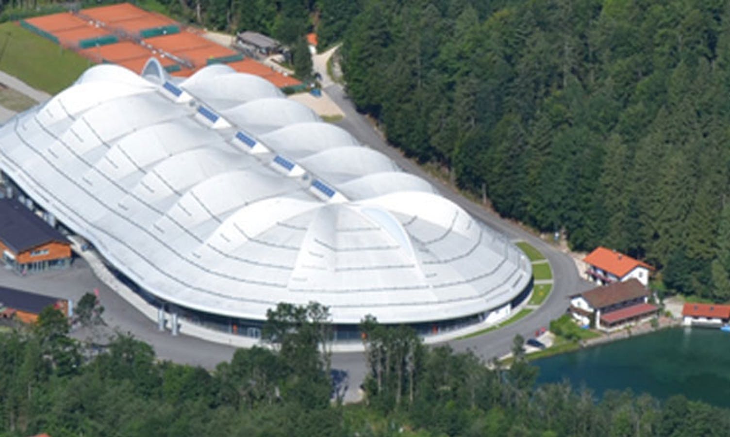 Max Aicher Arena i Inzell sto ferdig i 2011. (Foto: max-aicher-arena.de)