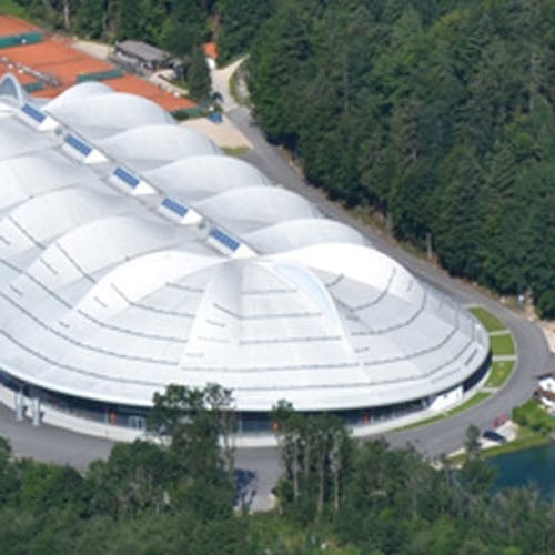 Max Aicher Arena i Inzell sto ferdig i 2011. (Foto: max-aicher-arena.de)