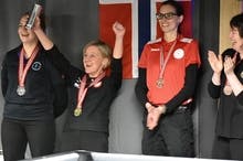 JUBEL I TROMSØ: Mona har tatt medalje før, men gullet i helga er hennar første NM-tittel. (Foto: privat)
