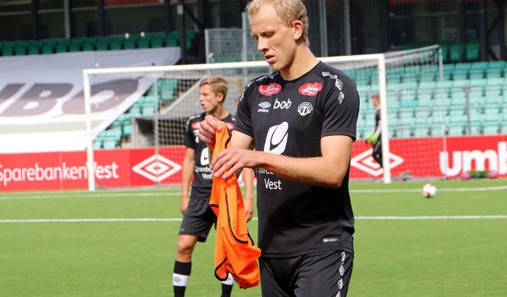 Rask debut: 48 timar etter signering var Vegard i startellevaren til Sogndal. (Foto: Rune Sjøberg)