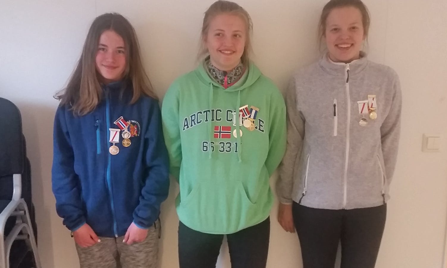Sofia Dale, Sofie Evensen og Amalie Evensen skaut til sølv i lagkonkurransen (privat fotot)