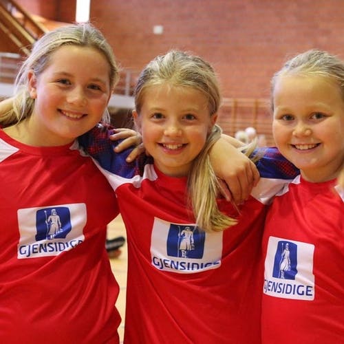 Sofie Evensen (midten) var på handballskule i 2012. (Foto: Kjetil Vasby Bruarøy)